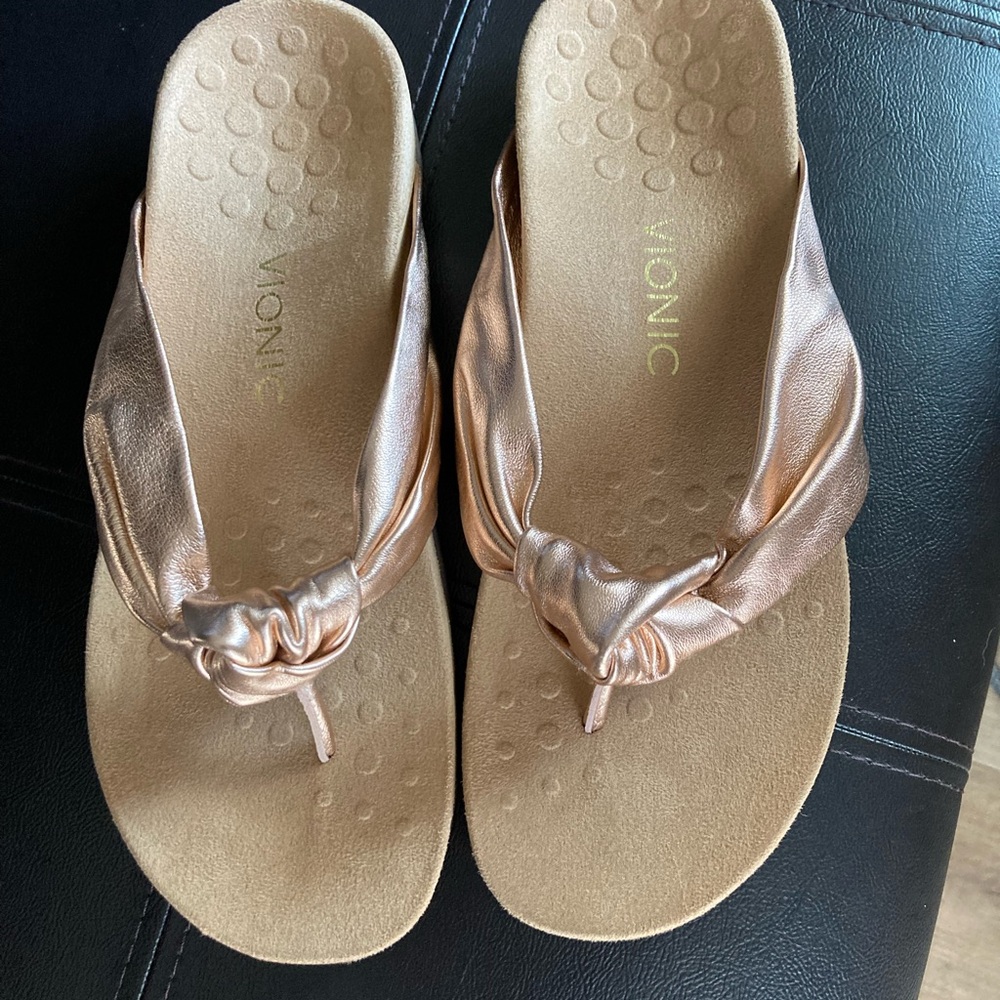 Vionic Women's Metallic Sandals